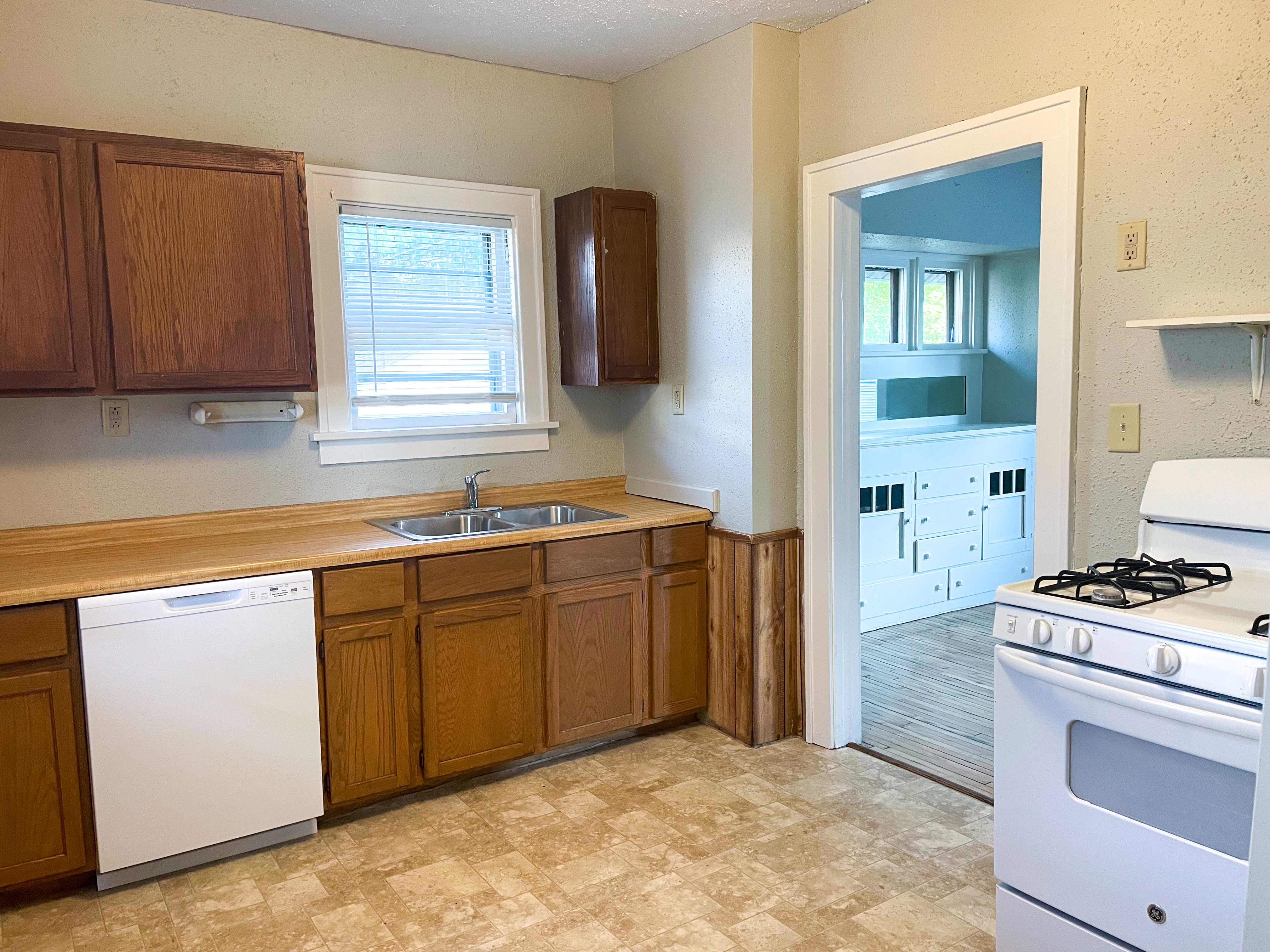 620 university drive large kitchen with wood cabinets